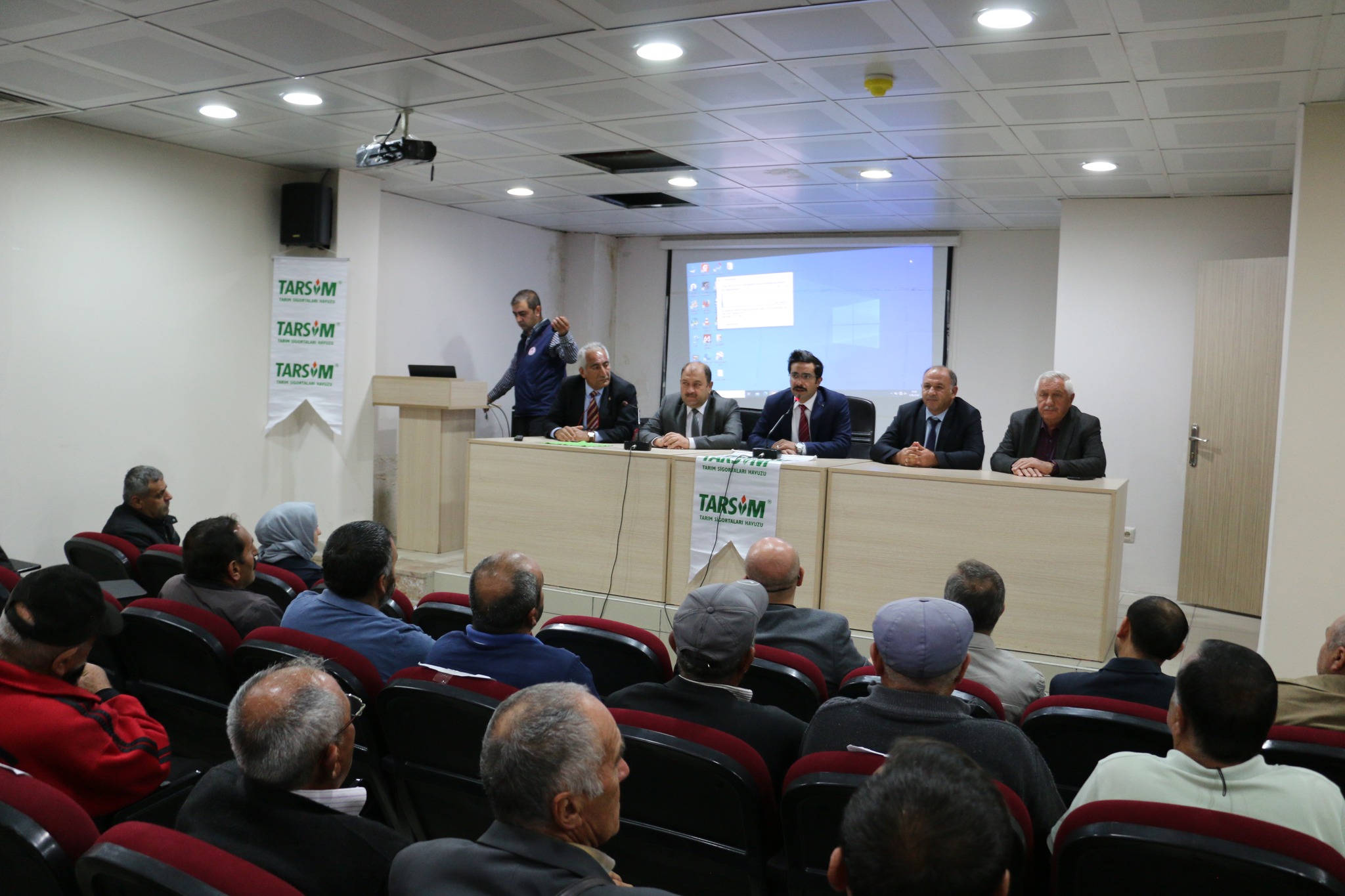 Refahiye’de Çiftçi Toplantısına Yoğun İlgi